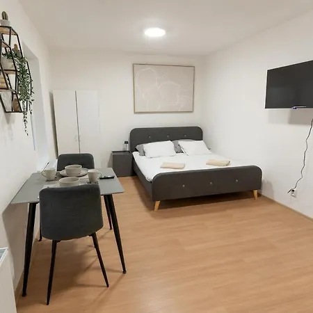 Center - Modern For 2 *